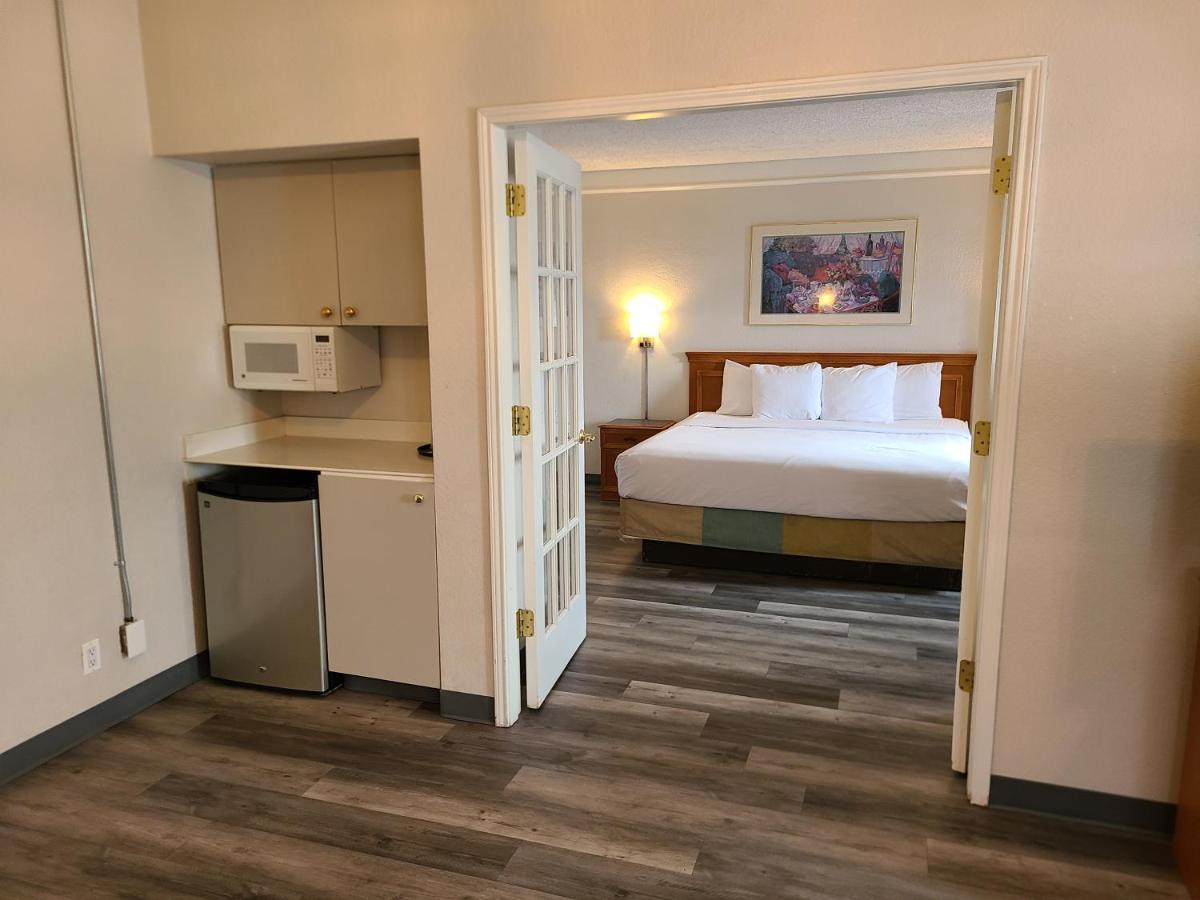 La Quinta Inn By Wyndham Farmington Extérieur photo